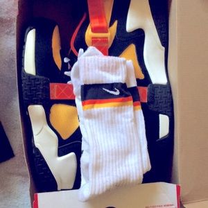 I have some good condition Nike air raids size 11.5